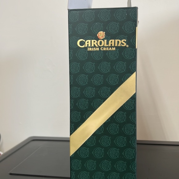 New Carolyn’s Gift Box - Picture 3 of 6